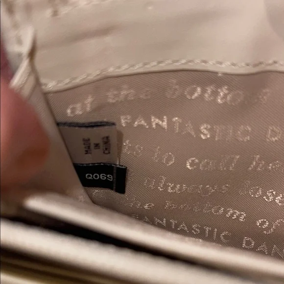 EUC ♠️ Kate Spade Lime Print Zip Wallet Zip Interior Coin Pocket & 12 Card Slots - Picture 14 of 17